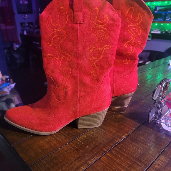 Red Western Cowboy Boots - Picture 2 of 3
